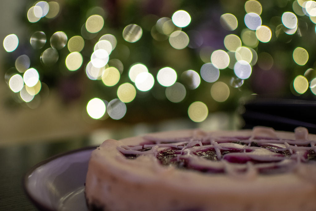 Feeds 8 - White Chocolate HUCKLEBERRY Cheesecake [50% OFF]