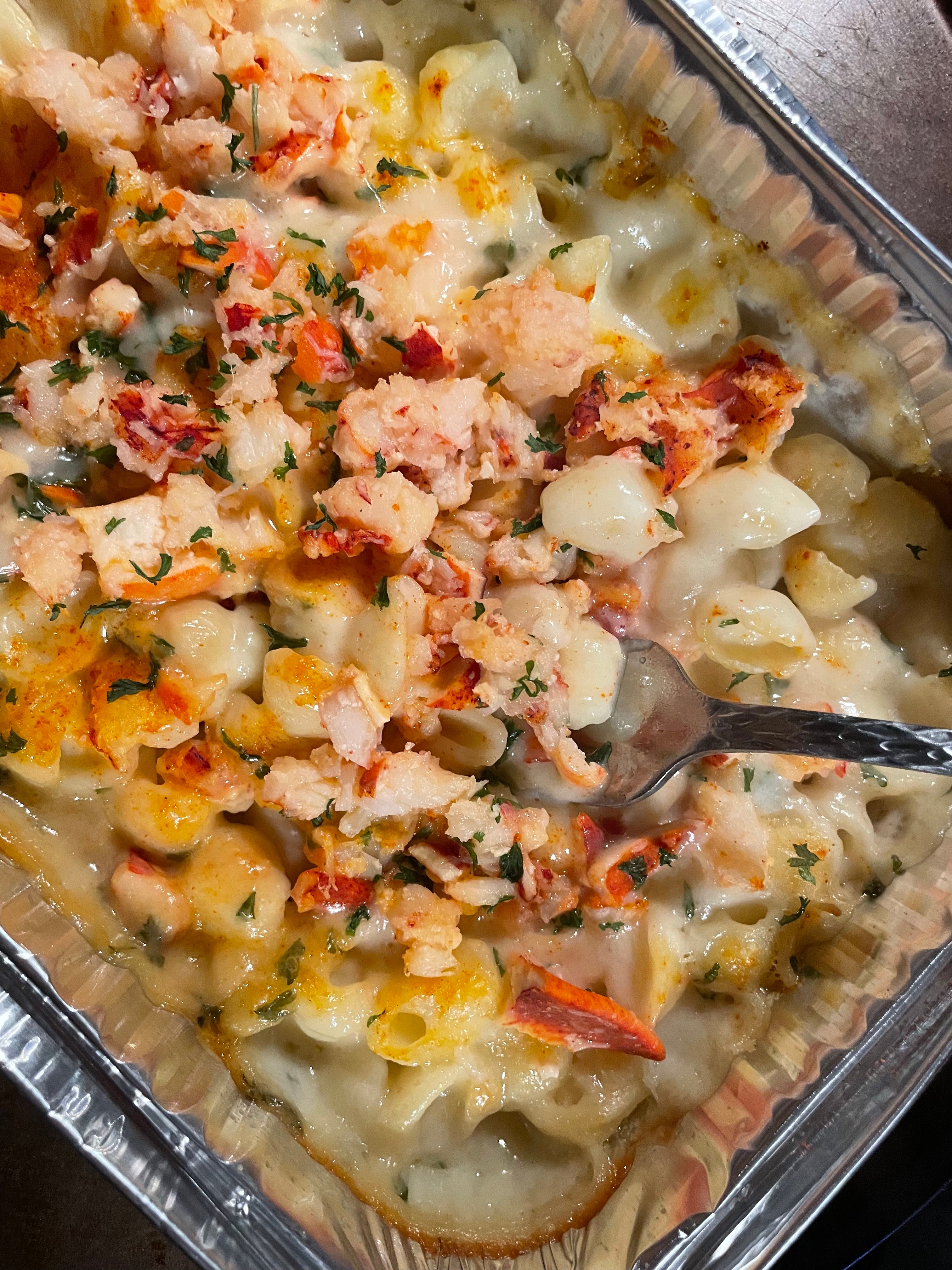 6 Person Mac n Cheese Combo Box: 1 Lobster &  1 Smoked Salmon (2 Pack)